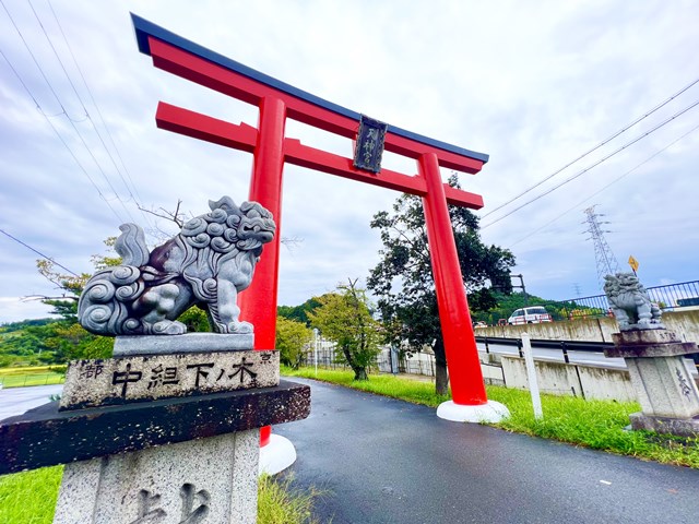 岡田国神社鳥居と狛犬さん